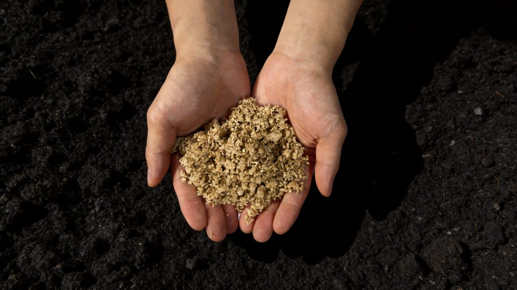 Bamboo fiber is a fast-growing renewable material used to create strong, compostable disposable food packaging such as cup carriers, food trays, and egg cartons.